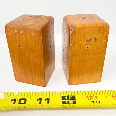 VINTAGE 3â€ WOODEN ROOSTER SALT & PEPPER SHAKERS