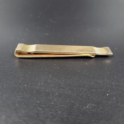 VINTAGE GOLD TONED SWANK TIE CLIP