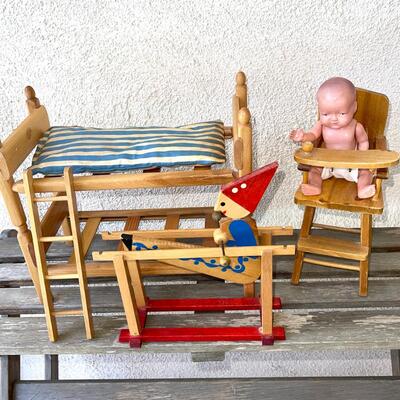 AA  GROUP OF VINTAGE GERMAN WOOD DOLL FURNITURE