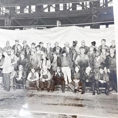 VINTAGE PHOTOGRAPH OF ATSF RAILWAY WORKERS? TOPEKA KS