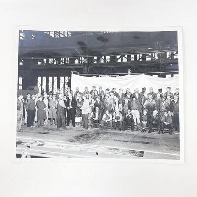 VINTAGE PHOTOGRAPH OF ATSF RAILWAY WORKERS? TOPEKA KS