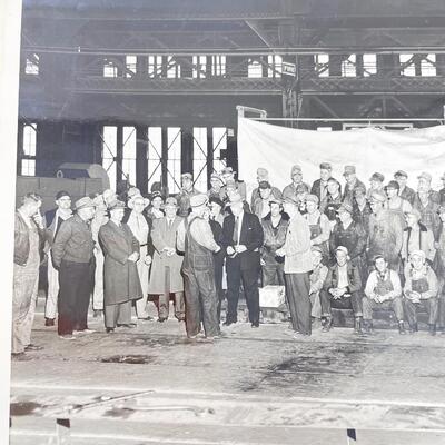 VINTAGE PHOTOGRAPH OF ATSF RAILWAY WORKERS? TOPEKA KS