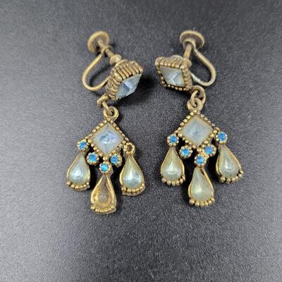 ANTIQUE GOLD TONED SCREW IN EARRINGS