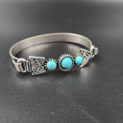 NATIVE STYLE ARROW SILVER TONED BRACELET