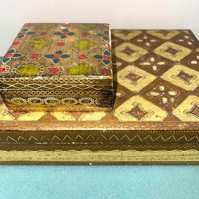 AA  VINTAGE GROUP OF WOODEN DECORATIVE BOXES