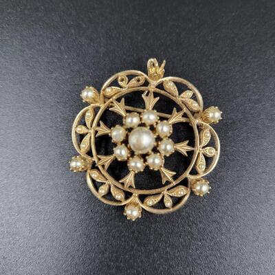 ANTIQUE FAUX GOLD TONED PEARL BROOCH