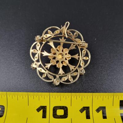 ANTIQUE FAUX GOLD TONED PEARL BROOCH
