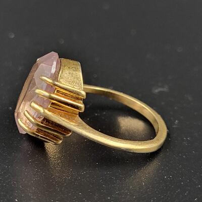 18K HGE GOLD RING W/ PINK STONE  *RESALE LADY FAVORITE*