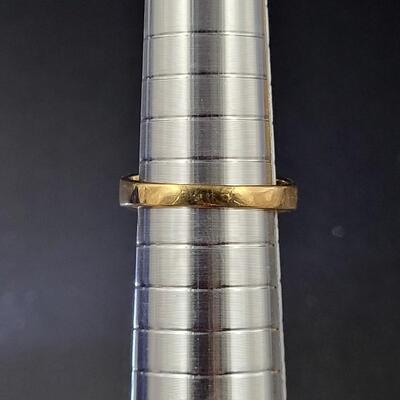 ROMAN GOLD TONED RING SIZE 6.5