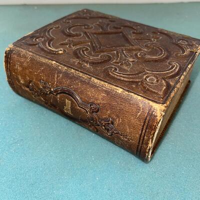 AA  ANTIQUE CDV CARD ALBUM W/OVER 25 CDV PHOTOS & A FEW TINTYPES