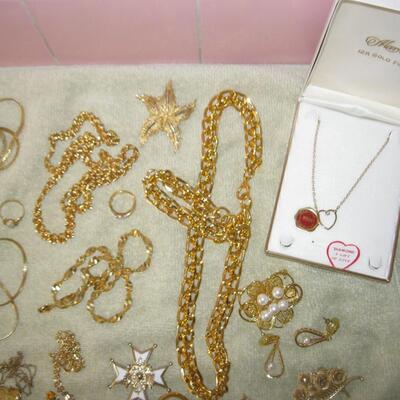 MS Collection Gold Tone Costume Jewelry Chains Pendants Earrings Bracelets Butterflies