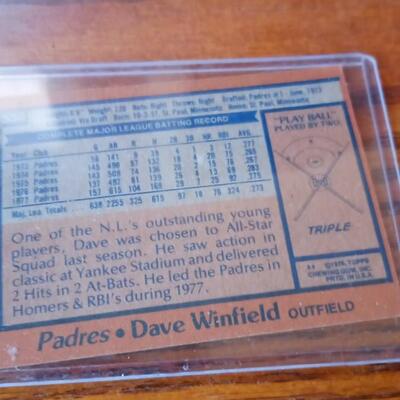 LOT 21  TWO VINTAGE BASEBALL CARDS, OZZIE SMITH AND DAVE WINFIELD