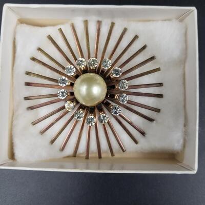 BEAUTIFUL COPPER, FAUX DIAMOND & FAUX PEARL BROOCH