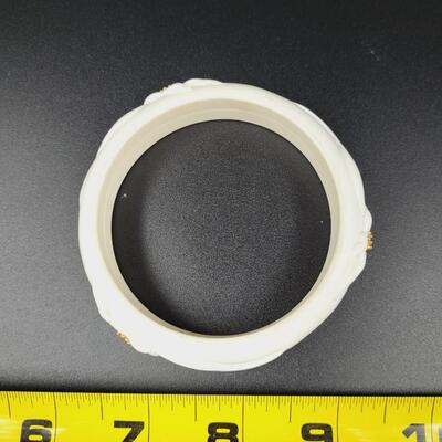 VINTAGE WHITE BANGLE BRACELET
