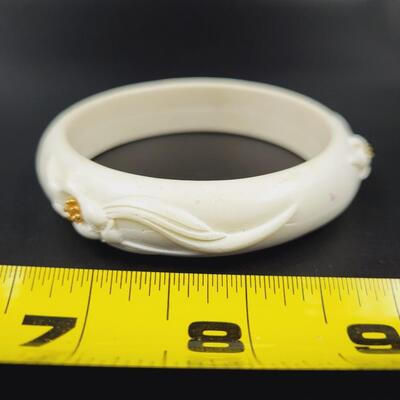 VINTAGE WHITE BANGLE BRACELET