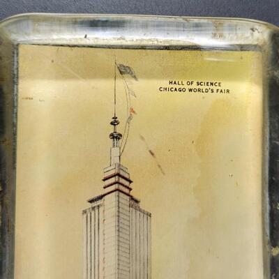 VINTAGE HALL OF SCIENCE - CHICAGOS WORLDS FAIR PAPER WEIGHT