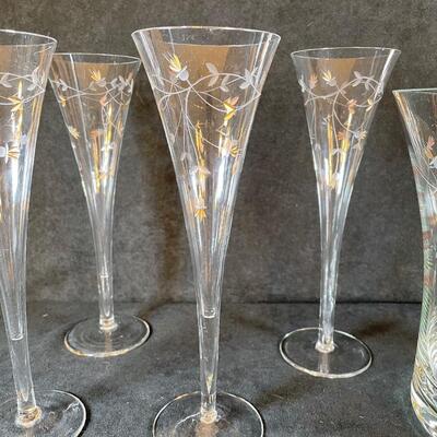 Lot 1. Champagne Set