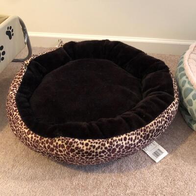 Five Pet Beds with Six Pet Blankets (UR-KM)