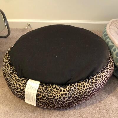 Five Pet Beds with Six Pet Blankets (UR-KM)