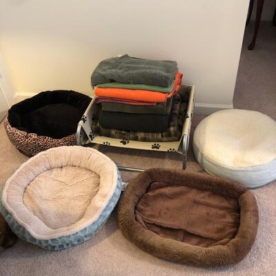 Five Pet Beds with Six Pet Blankets (UR-KM)