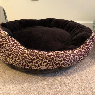 Five Pet Beds with Six Pet Blankets (UR-KM)