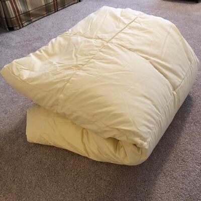 Queen Size Hanover Direct Goose Down Comforter-86â€ x 86â€ (UR-KM)