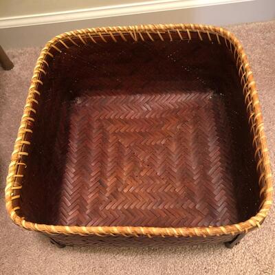 Pet Toys Galore with Square Legged Basket (UR-KM)