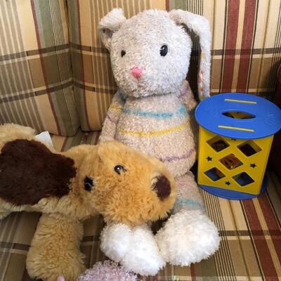 Pet Toys Galore with Square Legged Basket (UR-KM)