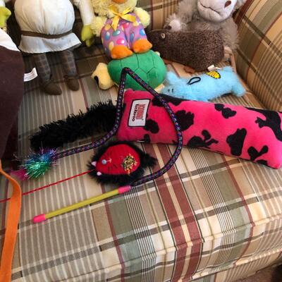 Pet Toys Galore with Square Legged Basket (UR-KM)