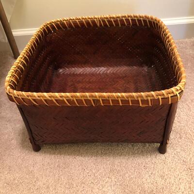 Pet Toys Galore with Square Legged Basket (UR-KM)