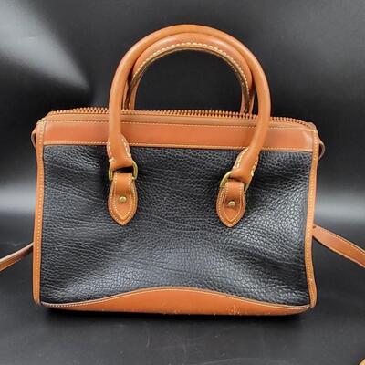 AMAZING LEATHER DOONIE & BURKE PURSE W/ ADJUSTABLE STRAP