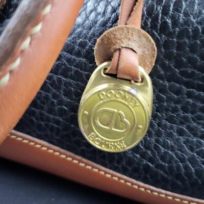 AMAZING LEATHER DOONIE & BURKE PURSE W/ ADJUSTABLE STRAP
