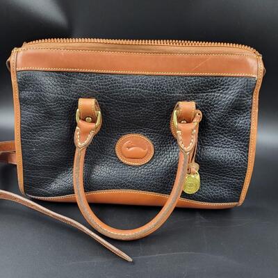 AMAZING LEATHER DOONIE & BURKE PURSE W/ ADJUSTABLE STRAP
