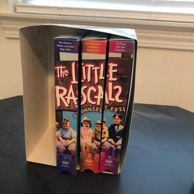 Emerson DVD & VHS Player w/ VHS tapes & DVDs (UR-KM)