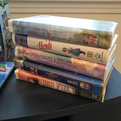 Emerson DVD & VHS Player w/ VHS tapes & DVDs (UR-KM)