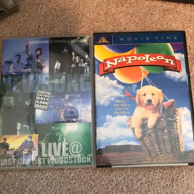 Emerson DVD & VHS Player w/ VHS tapes & DVDs (UR-KM)