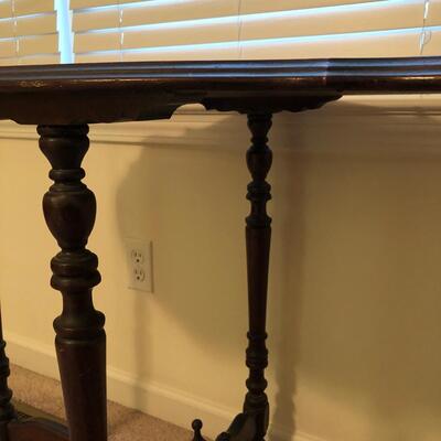 Scalloped Edge Wooden Table (UR-KM)