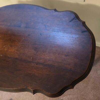 Scalloped Edge Wooden Table (UR-KM)