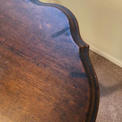 Scalloped Edge Wooden Table (UR-KM)