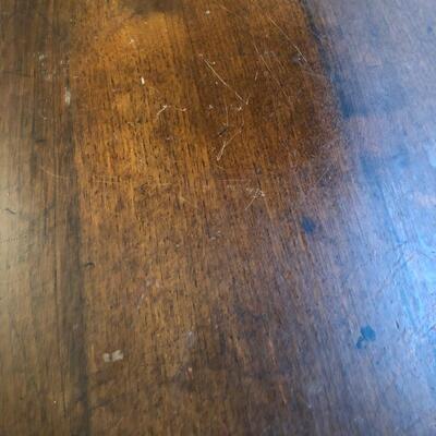 Scalloped Edge Wooden Table (UR-KM)