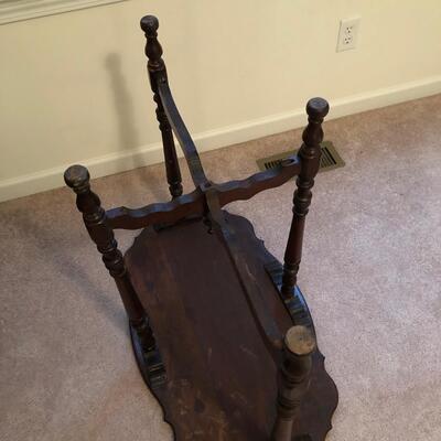 Scalloped Edge Wooden Table (UR-KM)