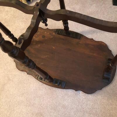 Scalloped Edge Wooden Table (UR-KM)