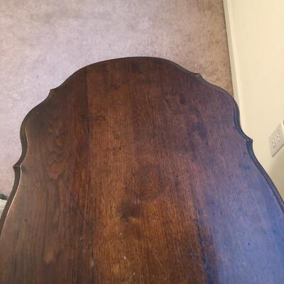 Scalloped Edge Wooden Table (UR-KM)