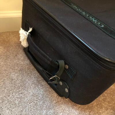 Three Wheeled Black Suitcases (UR-KM)