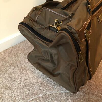 Five Carry-On Bags: Gap, Airway, Jaguar & More (UR-KM)