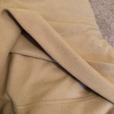 8 Polyester Blankets (2 are Electric) (UR-KM)