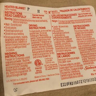 8 Polyester Blankets (2 are Electric) (UR-KM)