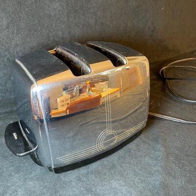 Lot 8. Toaster