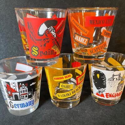 Lot 18. Vintage Cocktail Glasses
