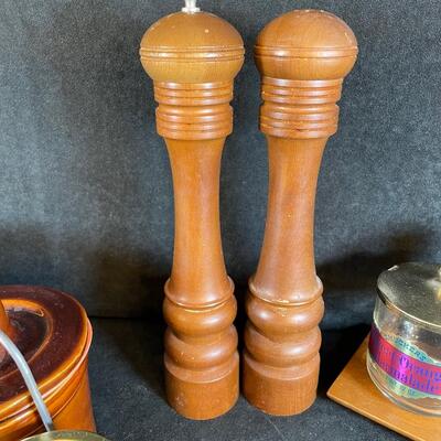Lot 26. Kitchen Odds-n-Ends